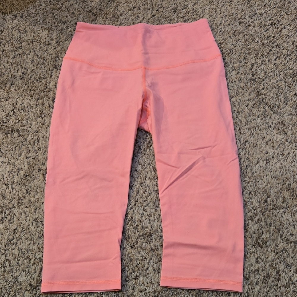 Victoria's Secret Pink Performance Capri Leggings